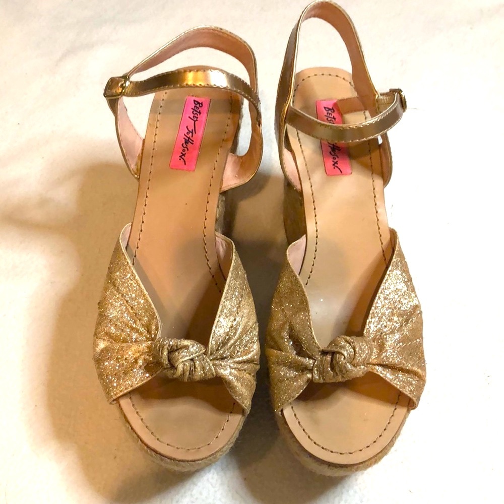 Shoes - Picture 2 of 6